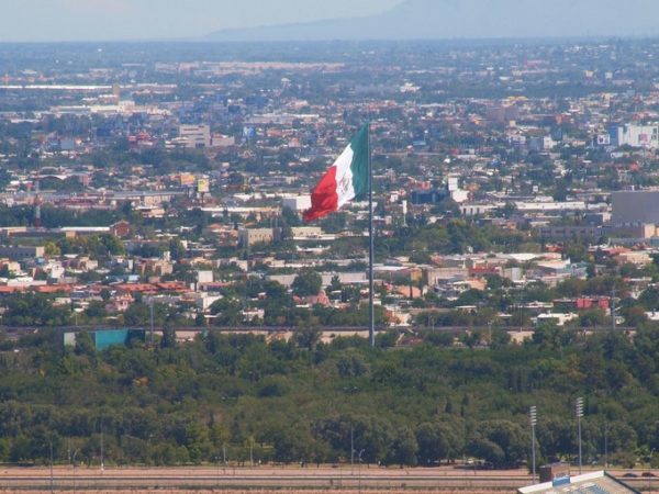 Letecký pohled na Juarez, Mexiko, při pohledu z El Paso, TX