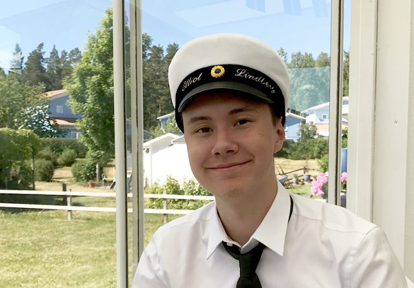 Elliot Lindberg, wearing a nautical hat