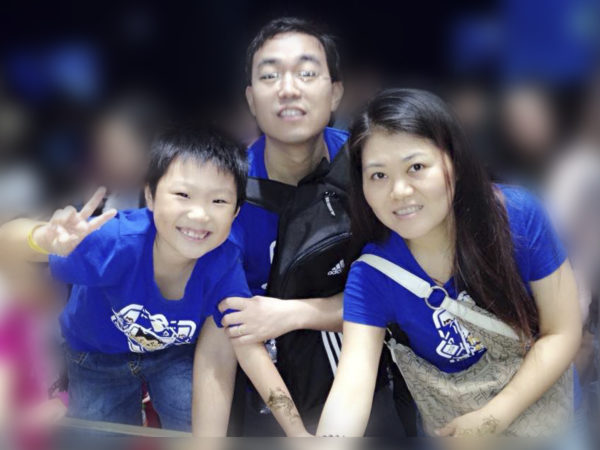 Lin Yuan con su marido y su hijo pequeño