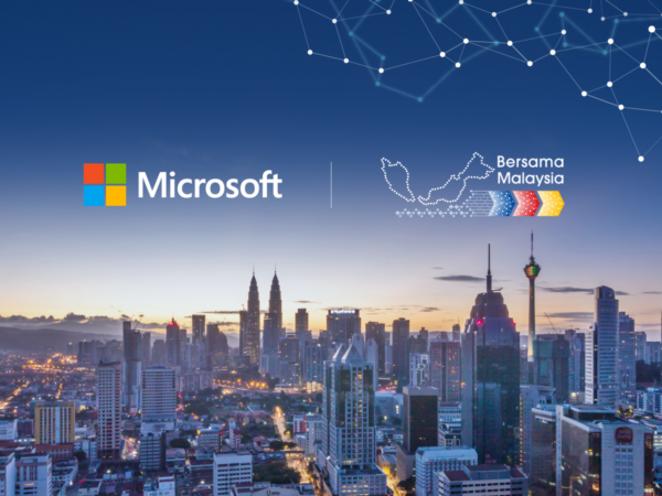Skylinebillede af Kuala Lumpur med Microsoft- og Bersama Malaysia-logoer overlejret